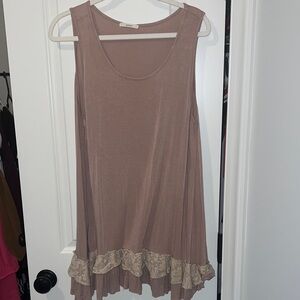 Easel light brown Tank Top w/ Creme Lace Hem Ruffle Detail size tag missing L/XL